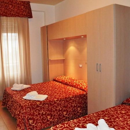 Hotel Mimosa Белларія-Іджеа-Марина Номер фото